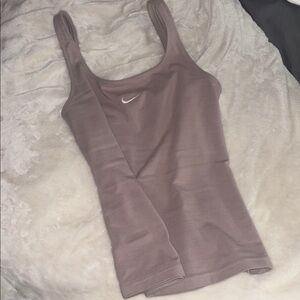Nike beige scoop neck fitted tank